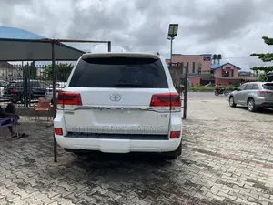 Toyota Land Cruiser 5.7 V8 VXR 2017 White
