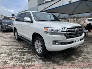 Toyota Land Cruiser 5.7 V8 VXR 2017 White