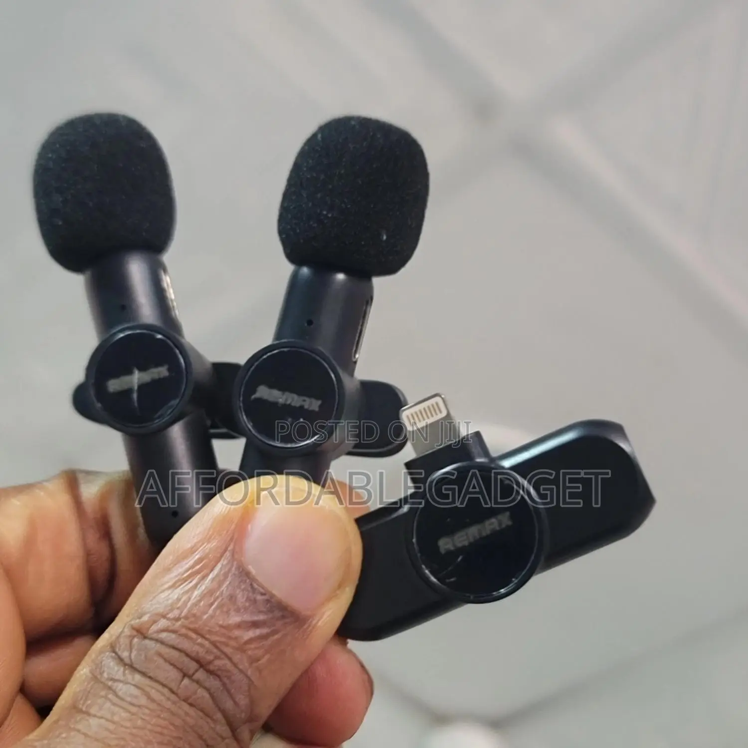 Noice Cancelling Wireless Lapel Mic