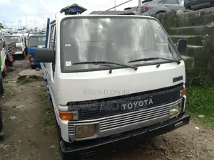 Toyota Dyna 100 White