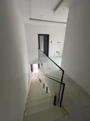 3bdrm Duplex in Agodi for sale
