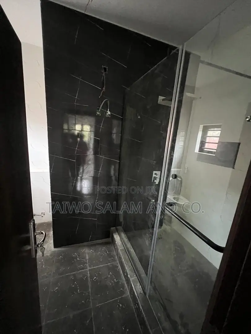 3bdrm Duplex in Agodi for sale