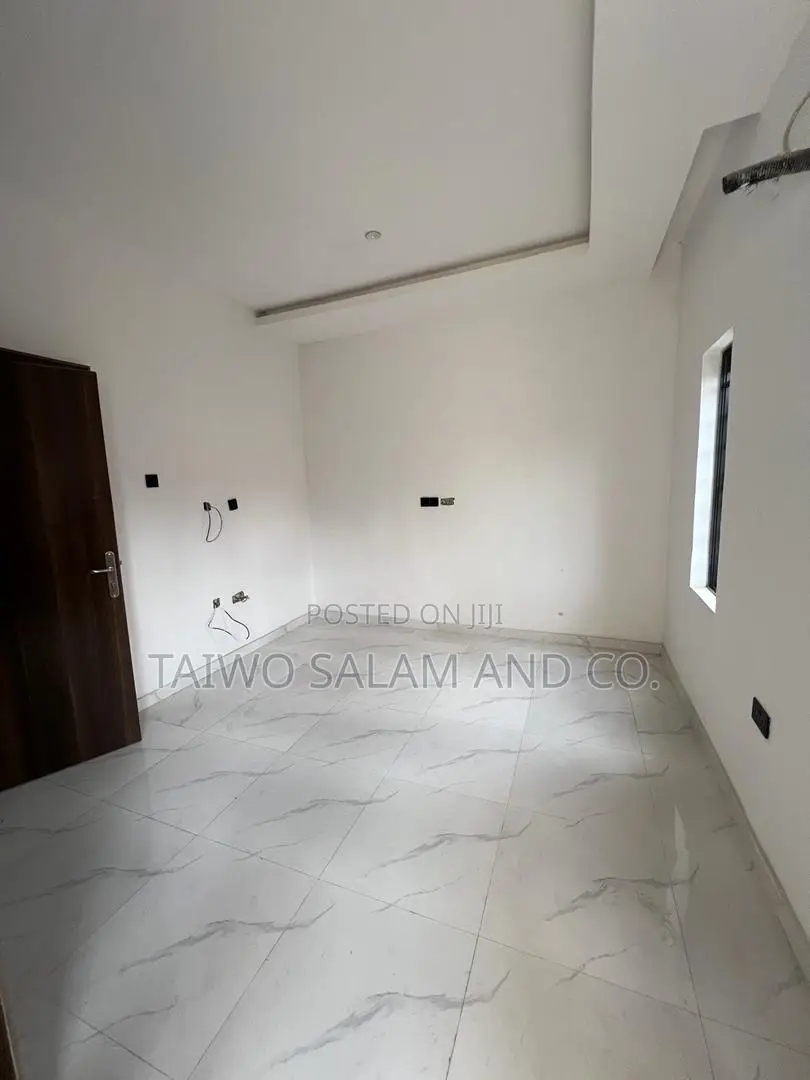 3bdrm Duplex in Agodi for sale