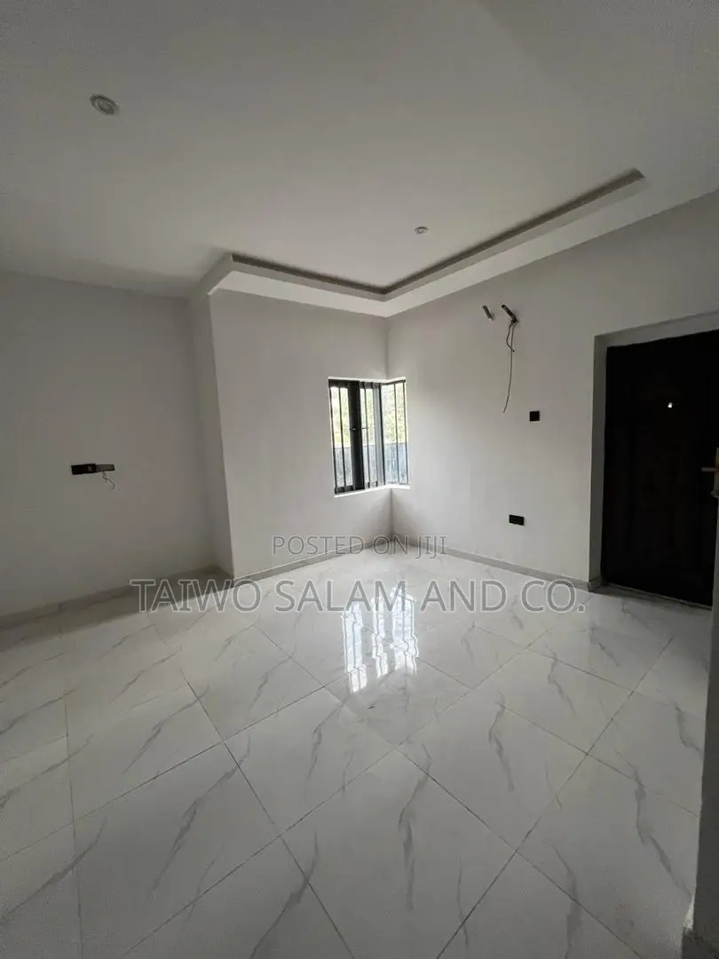 3bdrm Duplex in Agodi for sale