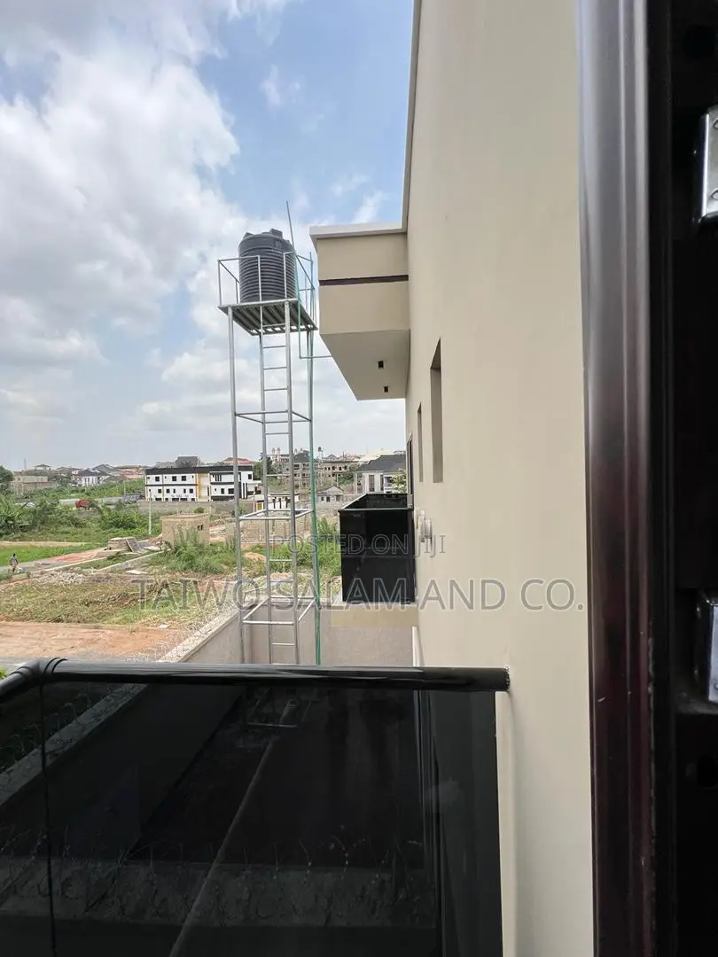 3bdrm Duplex in Agodi for sale