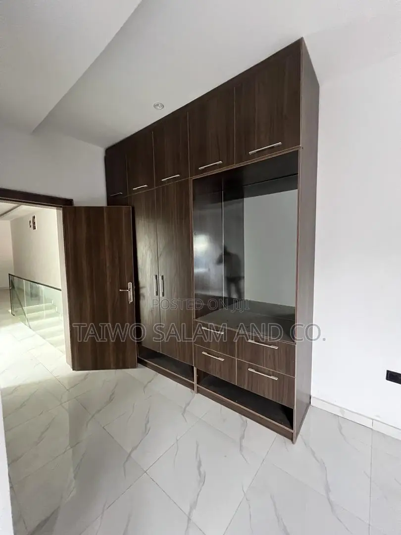 3bdrm Duplex in Agodi for sale