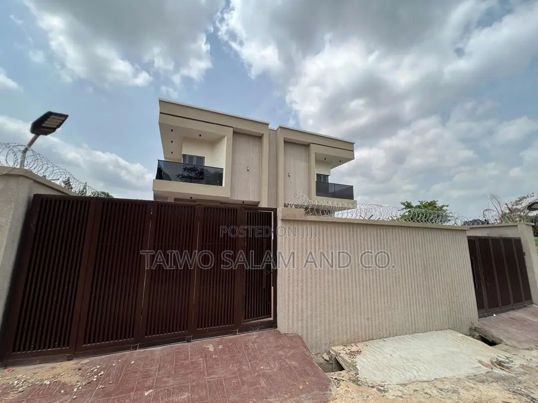 3bdrm Duplex in Agodi for sale