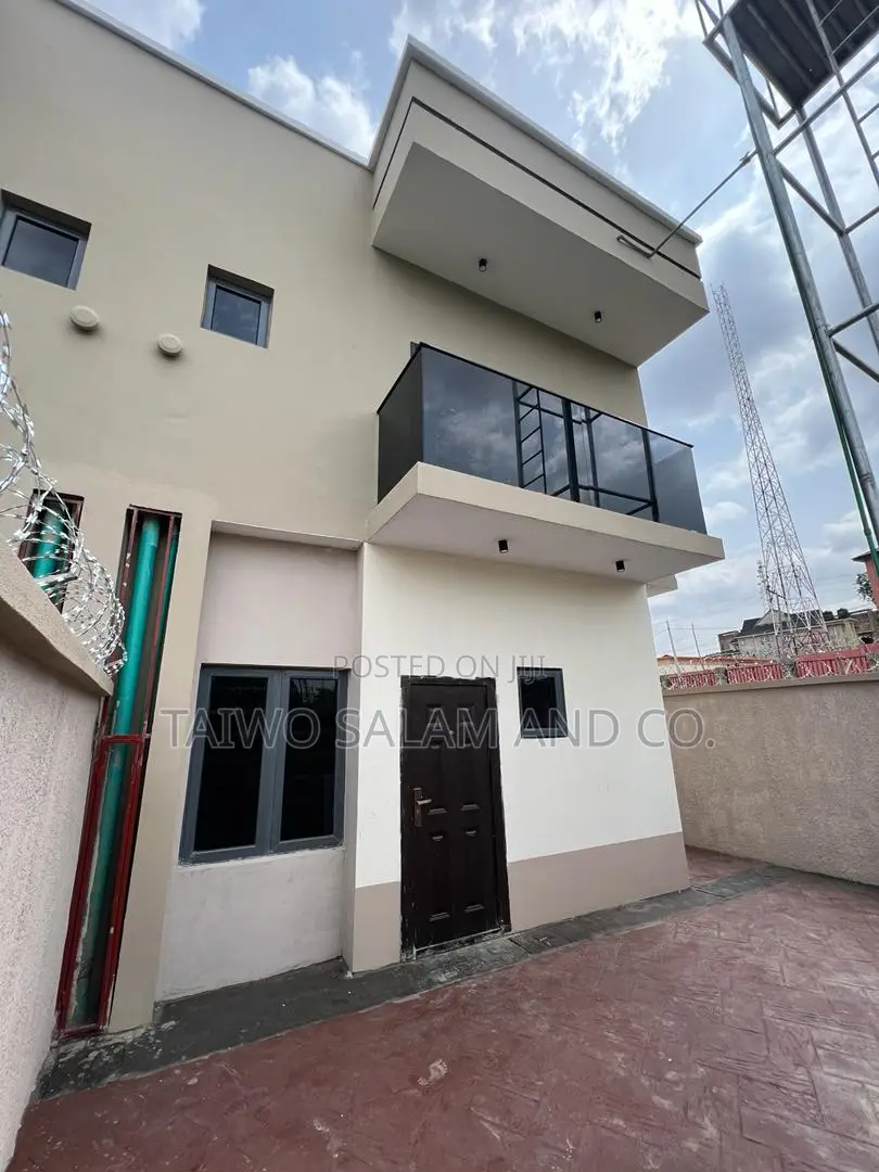 3bdrm Duplex in Agodi for sale