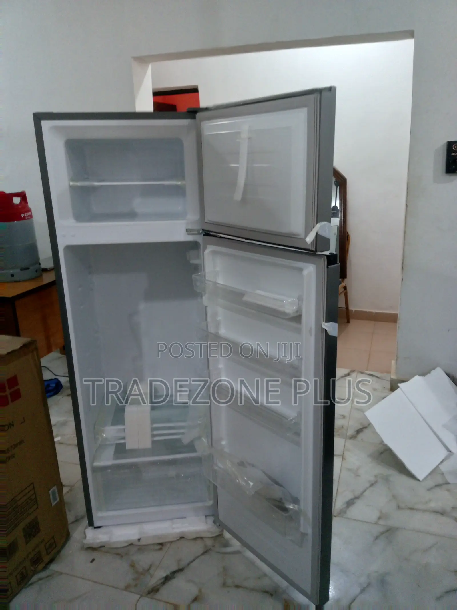 Top Cooling 240L Hisense Refrigerator