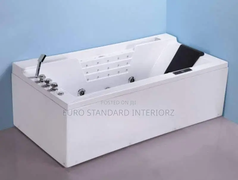 Single Jacuzzi