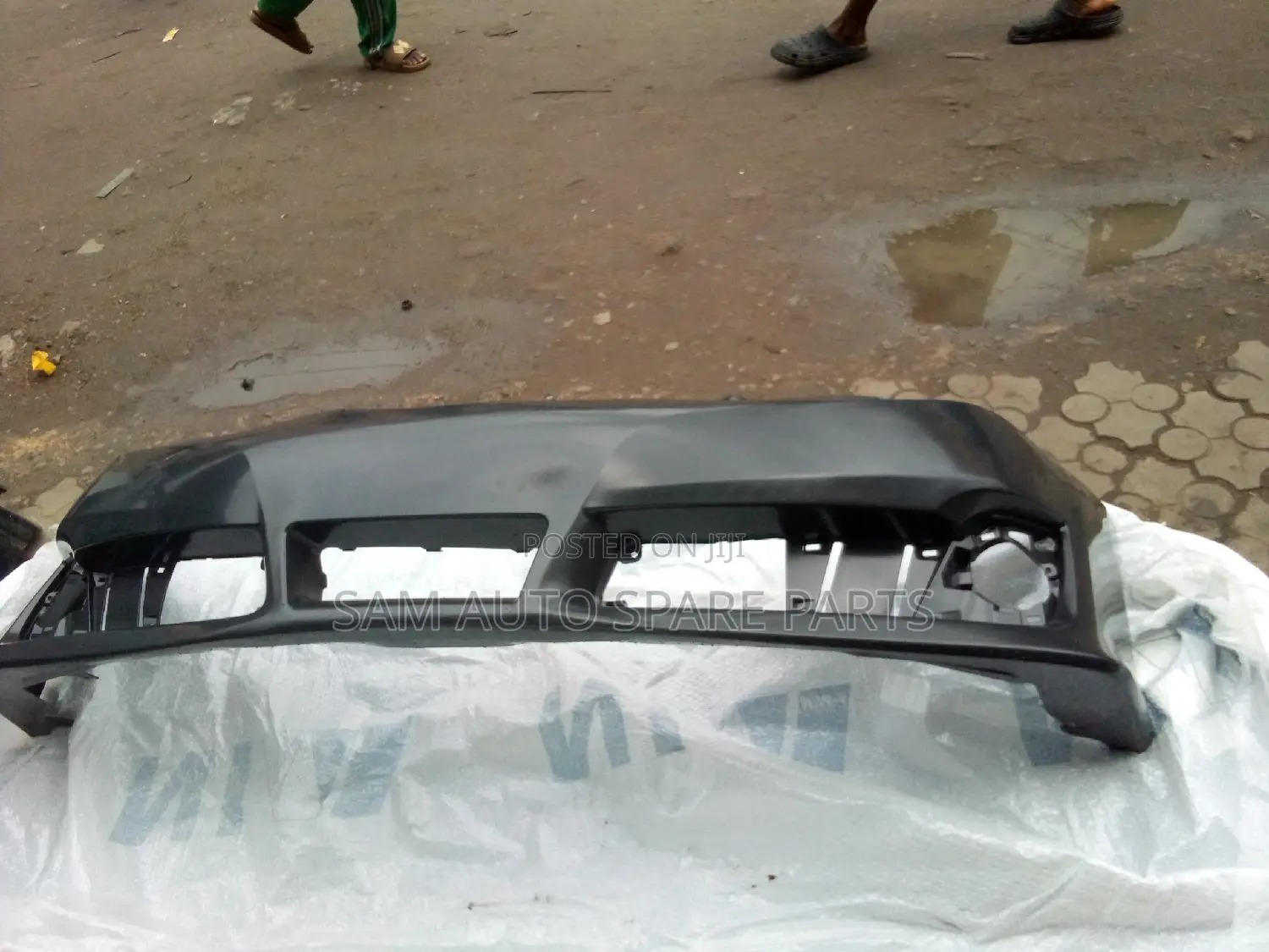 Toyota Camry 014 Front Bumper Empty