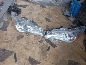 Set Headlamp for Toyota Camry 2015 Available as Seen