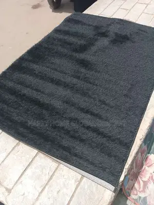 Plain Black Centre Rug. 4 by 6 Feet.