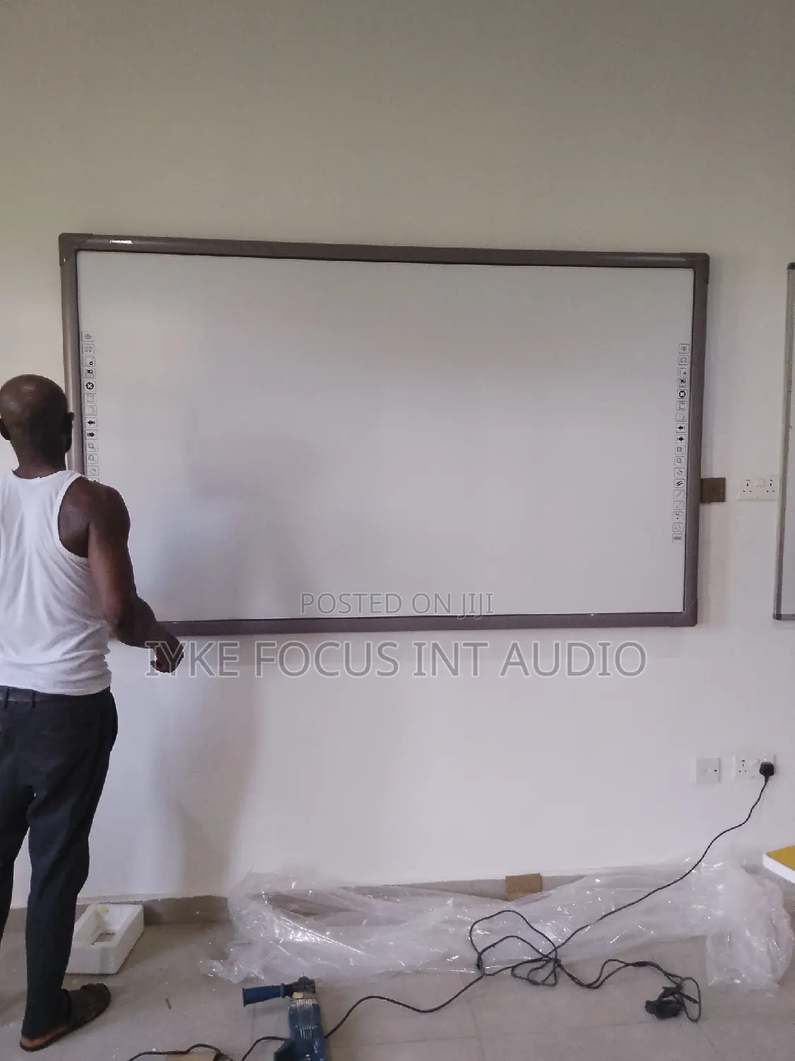 Interactive White Board 96 Inch Diagonal