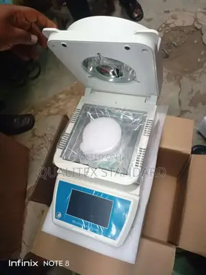 Precision Moisture Analyzer
