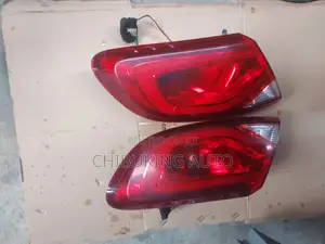 Tail Light Crysler 200