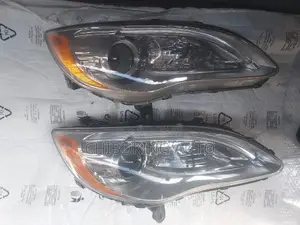 Headlight Chrysler 200 2010