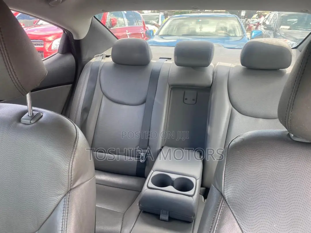 Hyundai Elantra Limited 2012 Silver