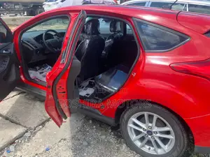 Ford Focus 2012 Red