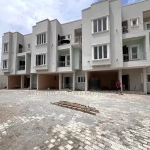 5bdrm House in Main Lifecamp for sale