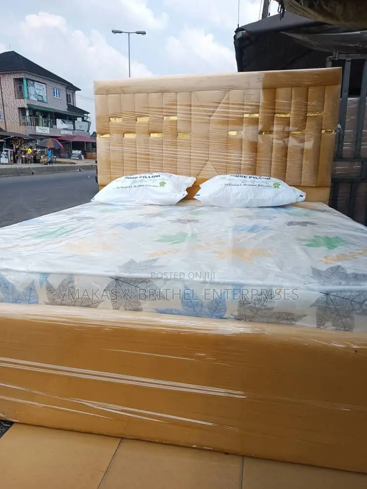 Beautiful 6/6 Bed and Mattress