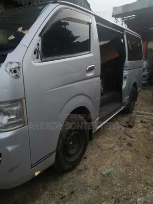 Toyota HiAce 2011