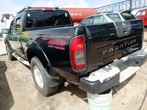Nissan Frontier 2003 Black