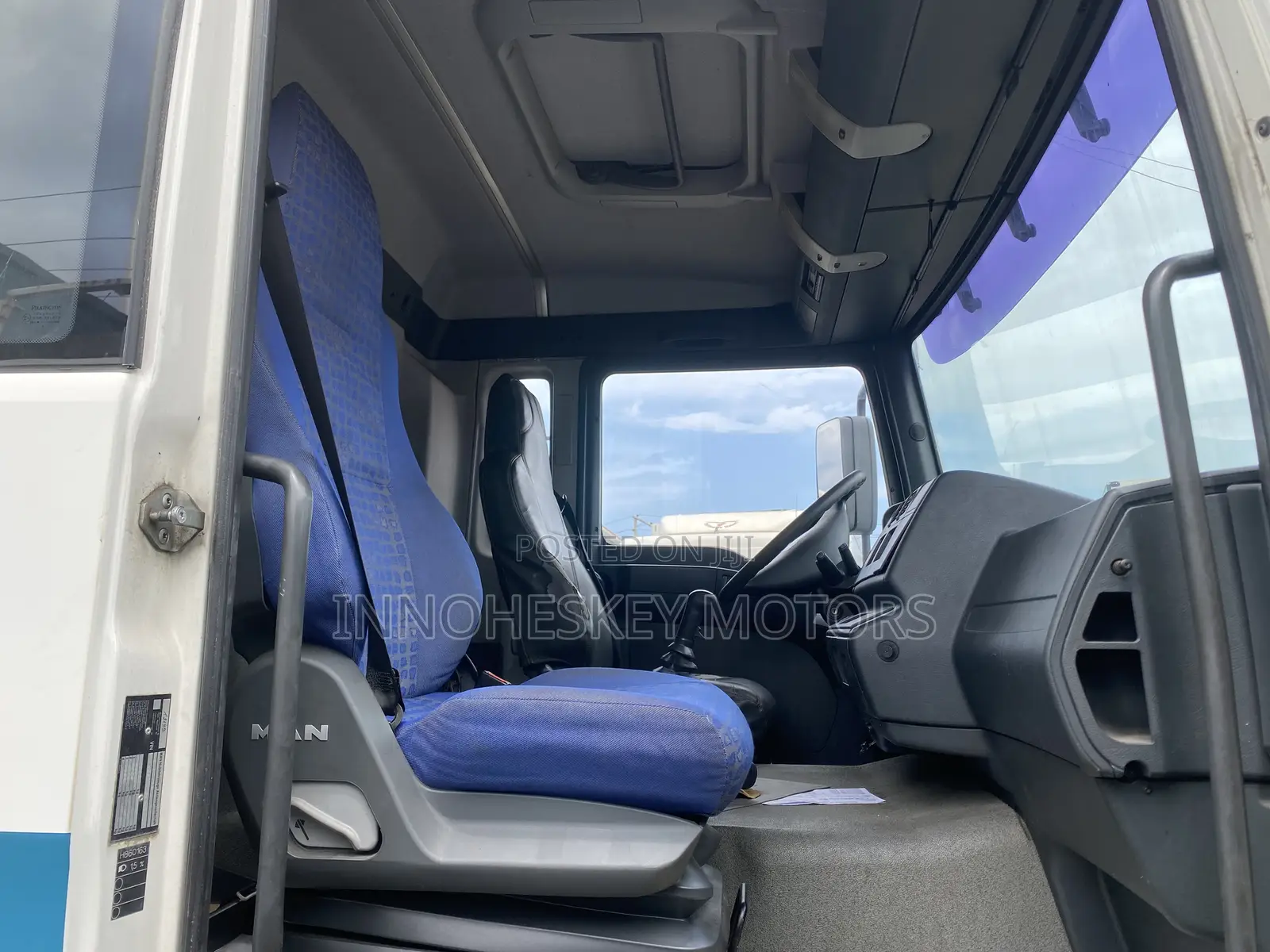 Man 27ft Cooling Van
