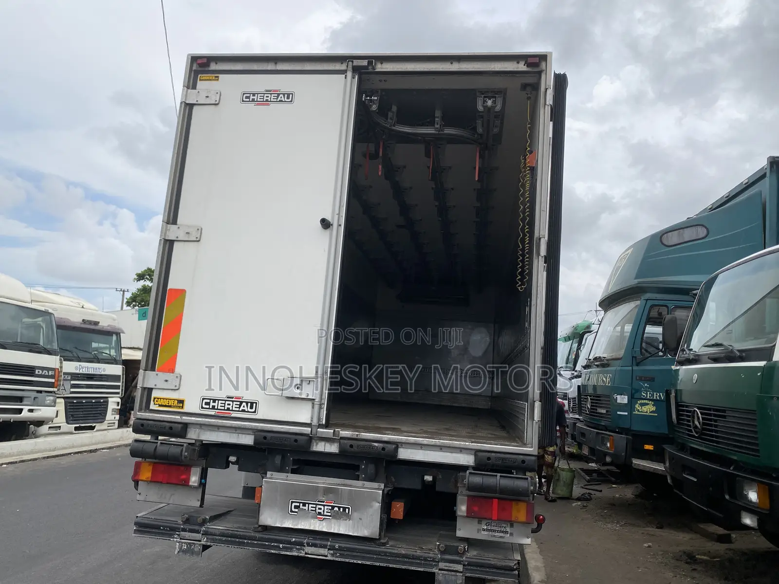 Man 27ft Cooling Van