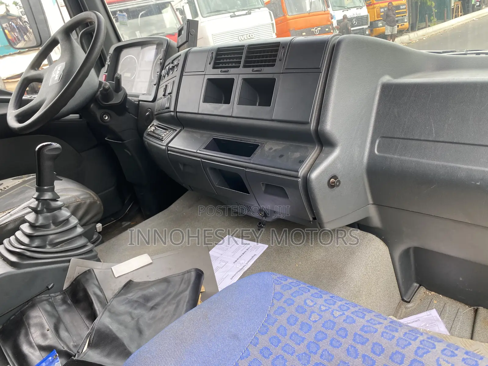 Man 27ft Cooling Van