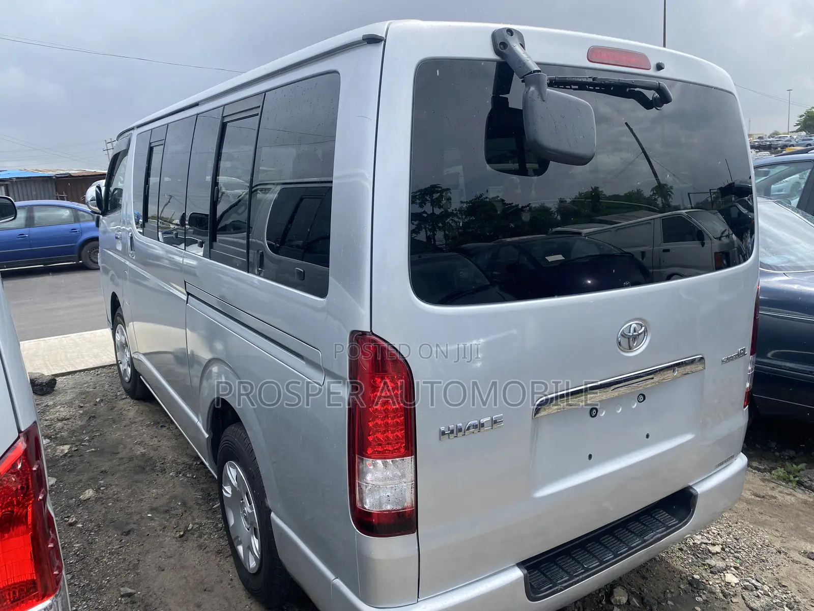 Toyota HiAce 2011 Silver