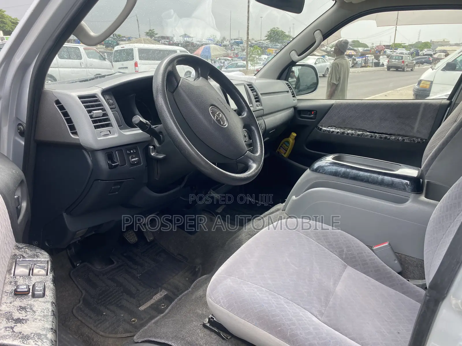 Toyota HiAce 2011 Silver
