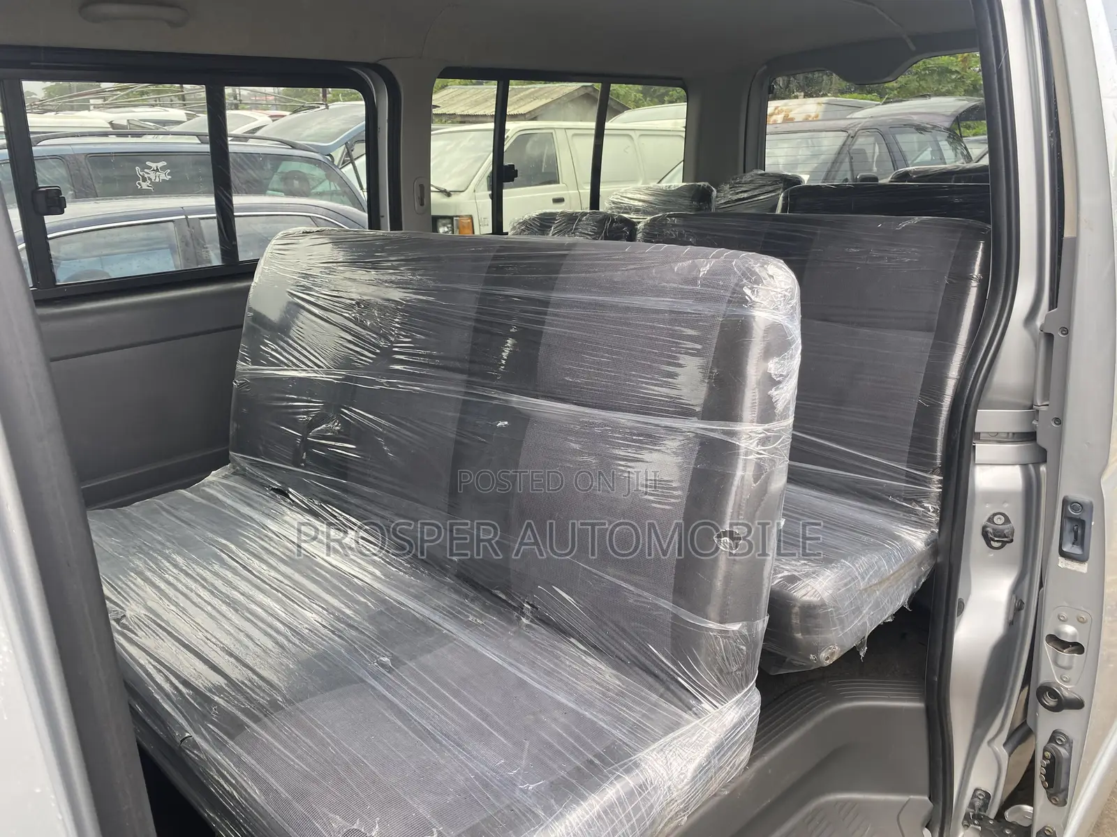 Toyota HiAce 2011 Silver