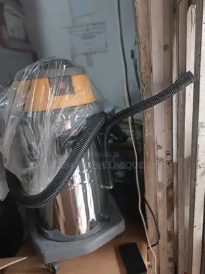 Ignis Vacuum Cleaner 30 Litres. Wet And Dry