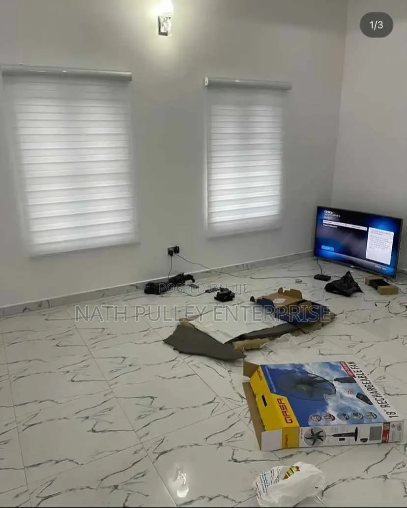 Classic Plain White Day and Night Blinds