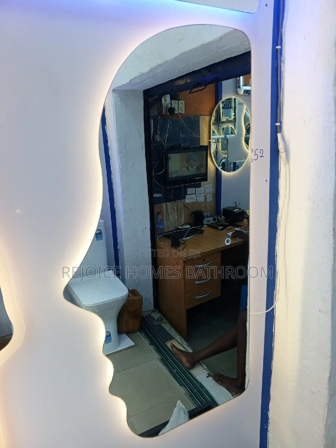 Human Face Shape Mirror With 3 LED Lights