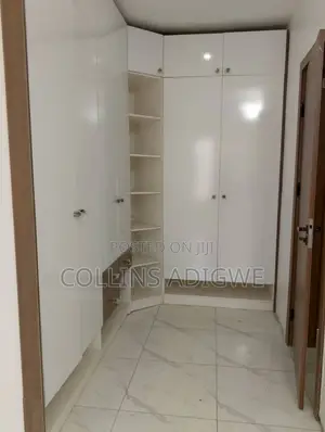 4bdrm Duplex in Court 7  Chevron for sale