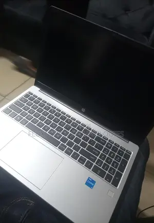 New Laptop HP 250 G10 8GB Intel Core i5 SSD 512GB