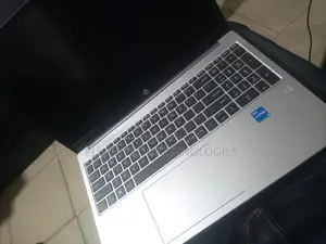 New Laptop HP 250 G10 8GB Intel Core i5 SSD 512GB