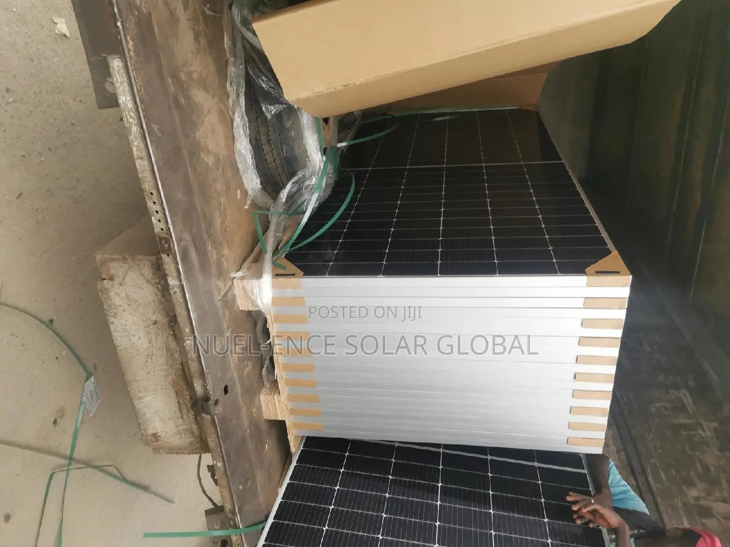 555w Jinko Mono Panels