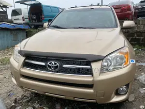 Toyota RAV4 2010 Gold