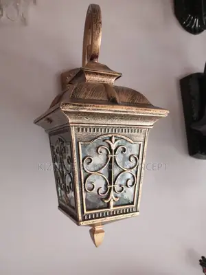 Traditional Outdoor Wall Lamp