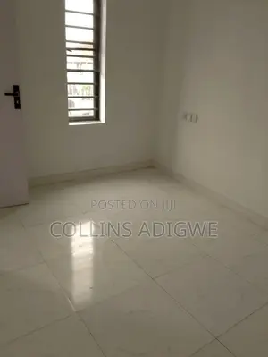 4bdrm Duplex in Mini Estate Chevron for sale
