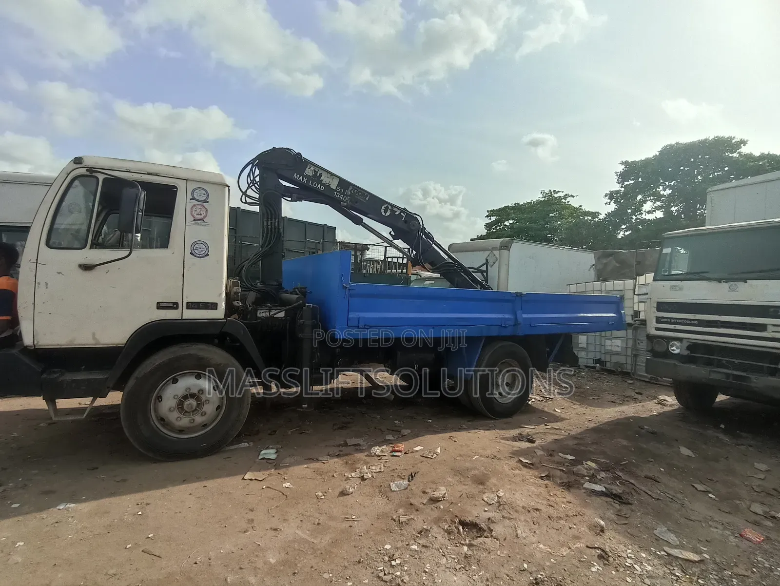 Hire Self Loader for Heavy Duty Lifting