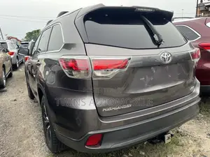 Toyota Highlander XLE V6 4x4 (3.5L 6cyl 6A) 2016 Gray