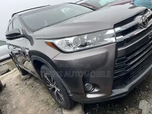 Toyota Highlander XLE V6 4x4 (3.5L 6cyl 6A) 2016 Gray