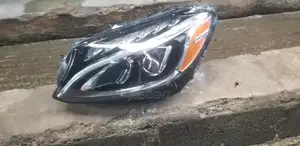 C300 2015 Left Side Headlight Intact With Chargers