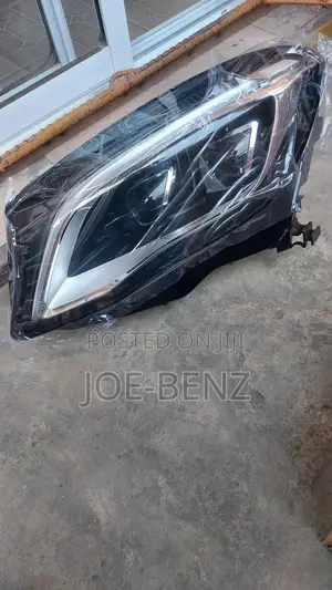 GLA250 2019 Set of Headlights