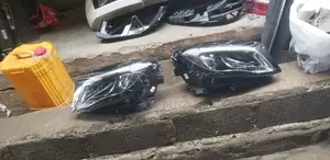 GLA250 2019 Set of Headlights
