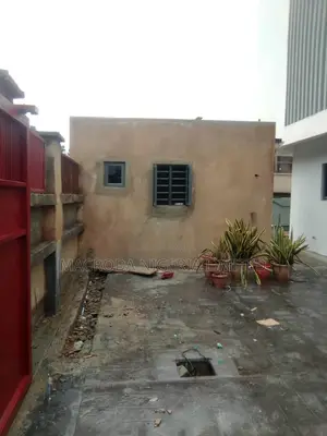 4bdrm Duplex in Off Allen Avenue for rent